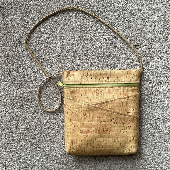 Natalie Therese Cork Crossbody/Shoulder Bag! - Picture 3 of 8